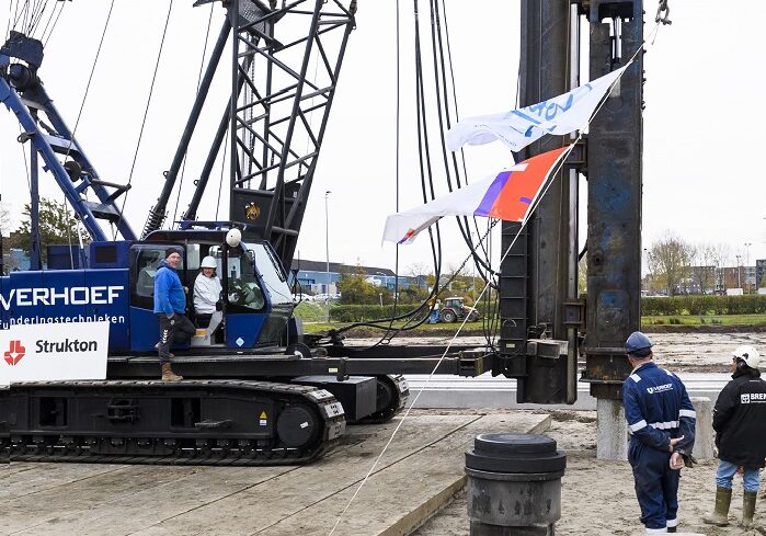 Eerste paal kantoor Fokker, Gemeente Papendrecht